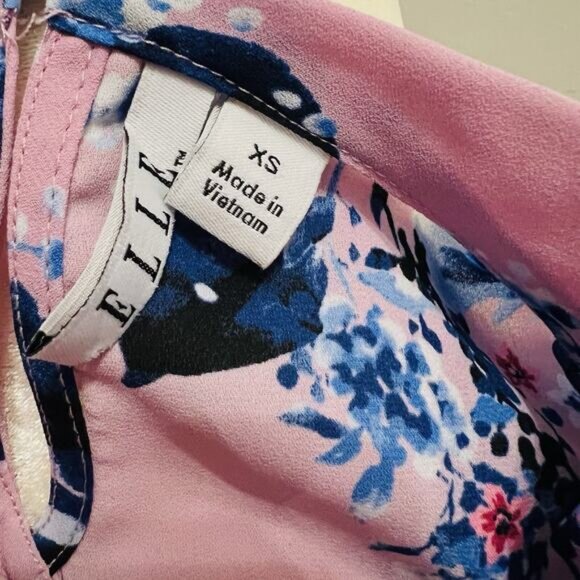 Elle Pink Floral Keyhole Front Top Blouse Size XS - Picture 4 of 4
